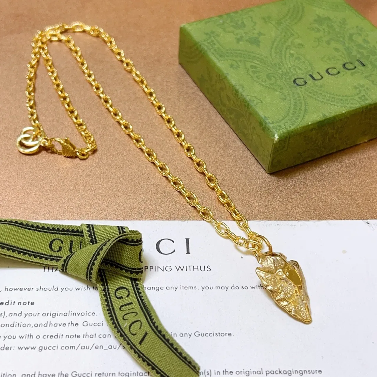 Collier Gucci Chaîne d'Or Pendentif Feuille Texturée 4