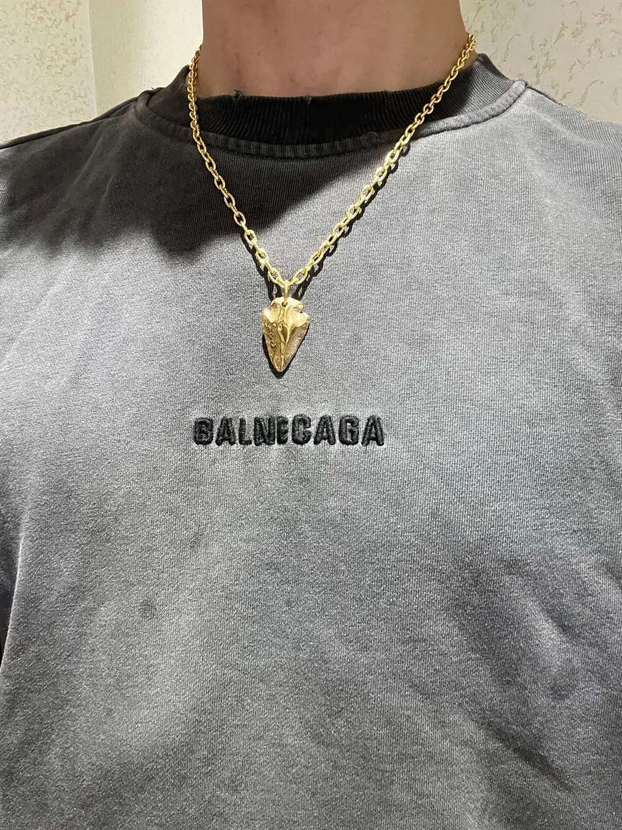 Collier Gucci Chaîne d'Or Pendentif Feuille Texturée 5