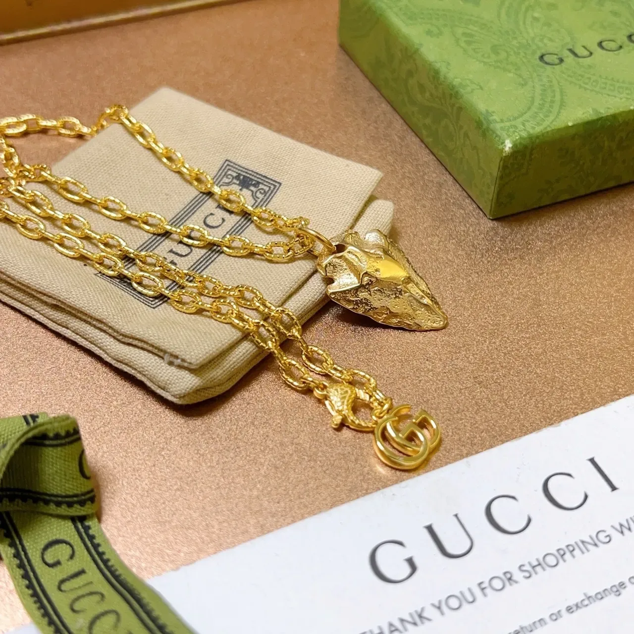 Collier Gucci Chaîne d'Or Pendentif Feuille Texturée 6