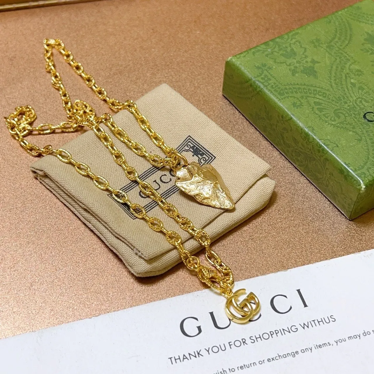 Collier Gucci Chaîne d'Or Pendentif Feuille Texturée 9
