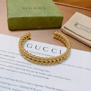 Gucci Pulsera Twisted Rope Link Tono Dorado Abierta