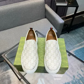 Gucci সাদা বেইজ GG মোনোগ্রাম ক্যানভাস স্লিপ-অন লুফার