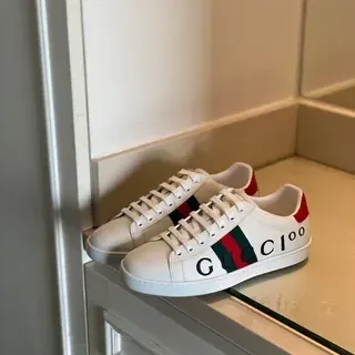 Gucci Zapatillas Lifestyle Blanco Rojo Cuero Superior Rayas Web Panel Lateral