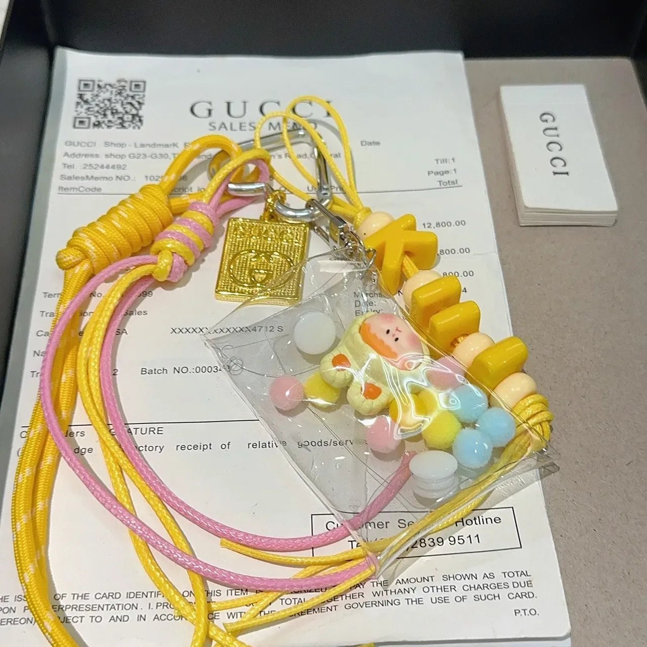 Gucci Funda de Teléfono Transparente de Vinilo Amarillo Rosa con Correa Trenzada y Cordón 3