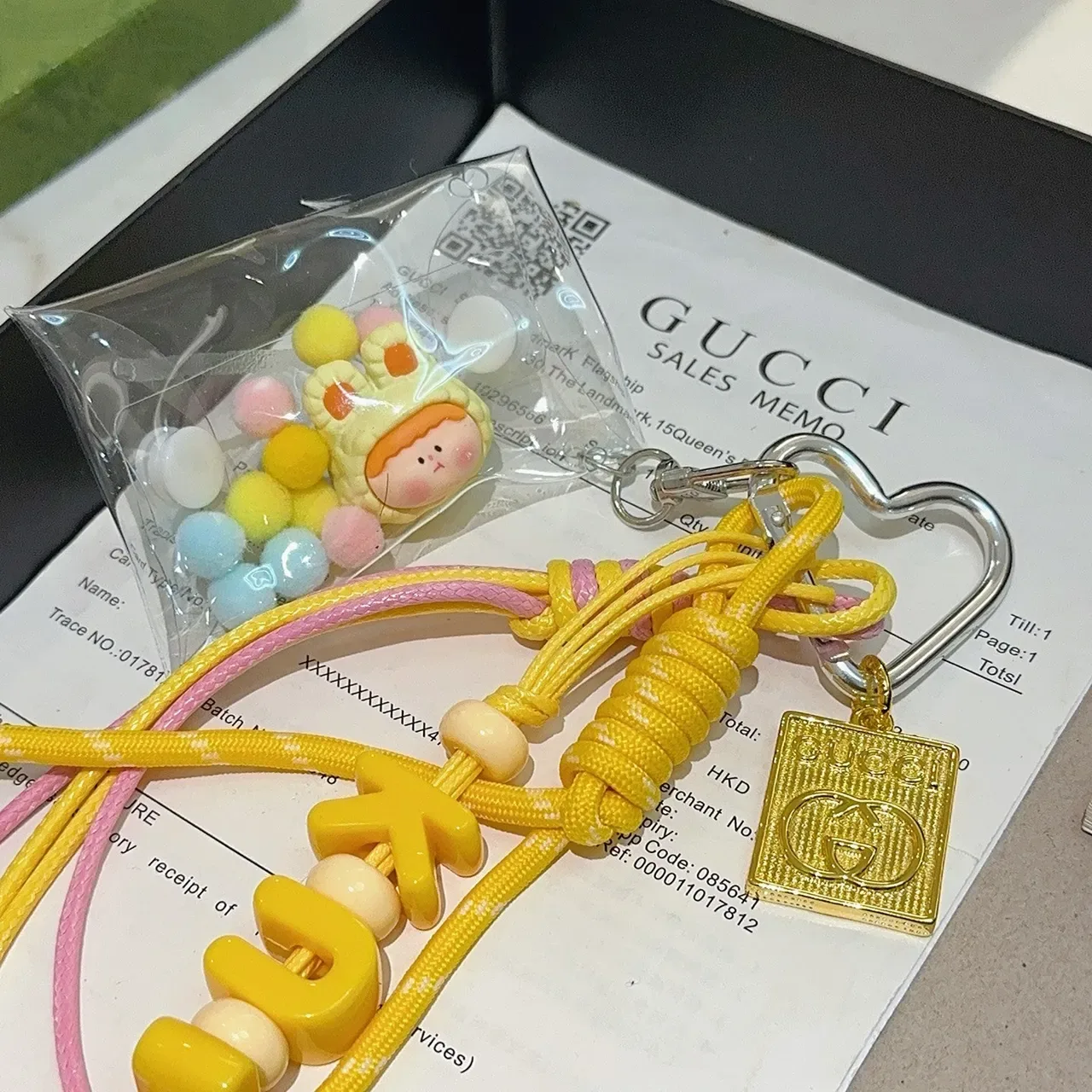 Gucci Funda de Teléfono Transparente de Vinilo Amarillo Rosa con Correa Trenzada y Cordón 4