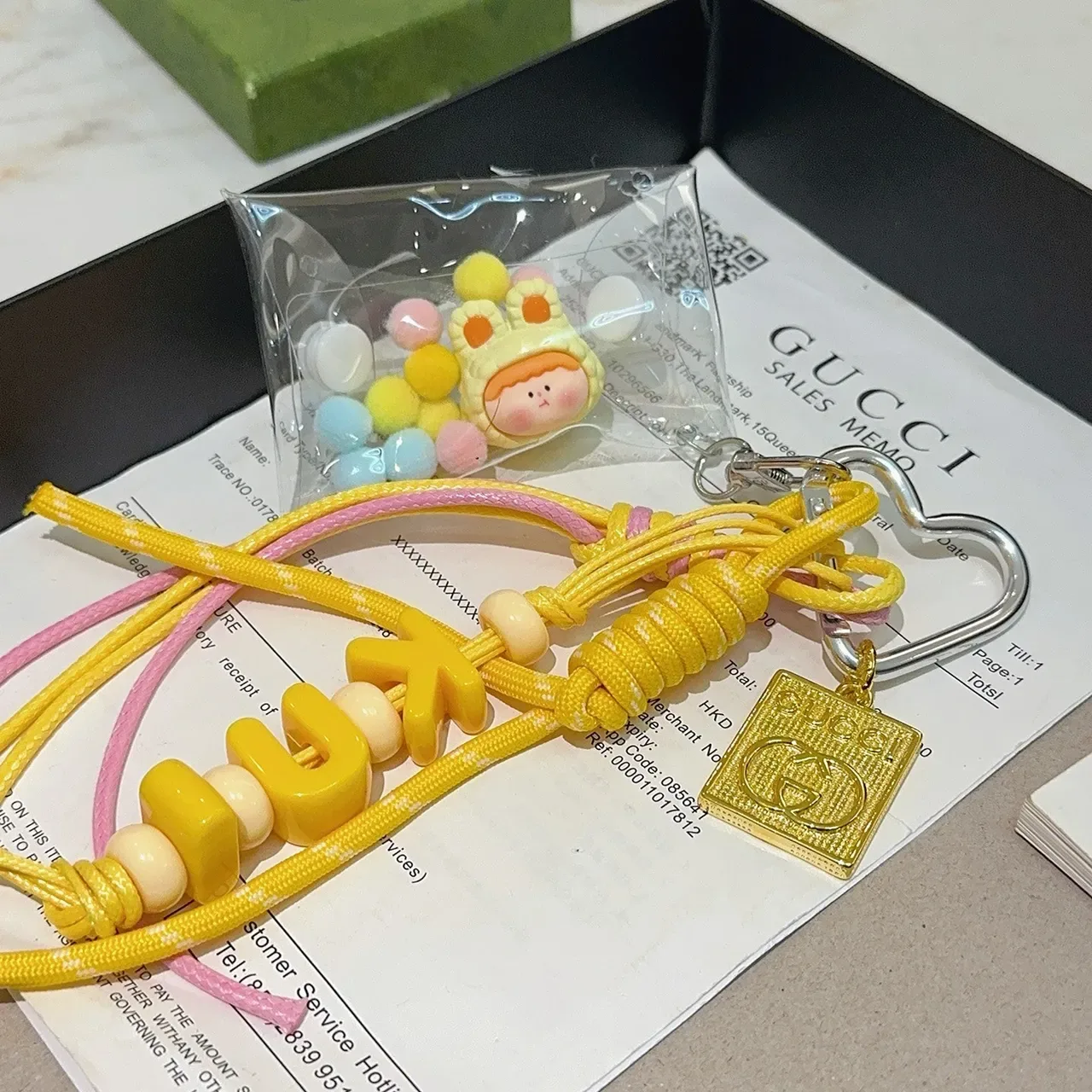 Gucci Funda de Teléfono Transparente de Vinilo Amarillo Rosa con Correa Trenzada y Cordón 6