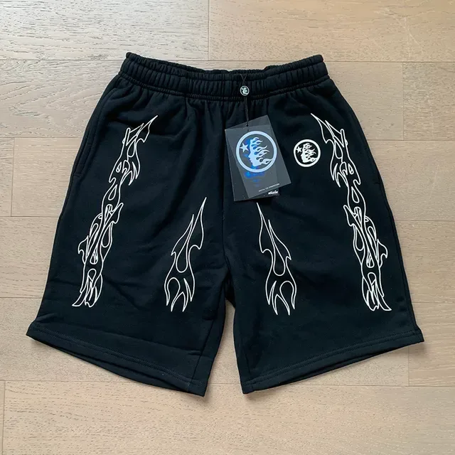 Hellstar Gráfico de Chama Shorts Preto 9