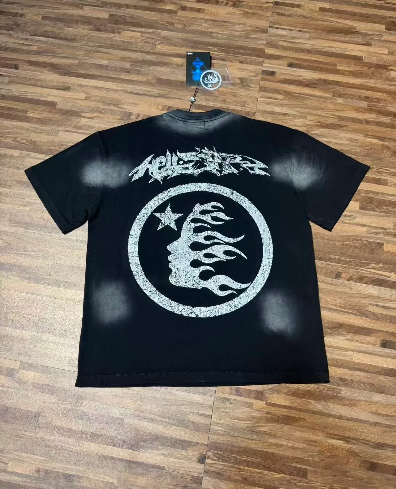 Camiseta Hellstar preta com estampa gráfica desgastada 4
