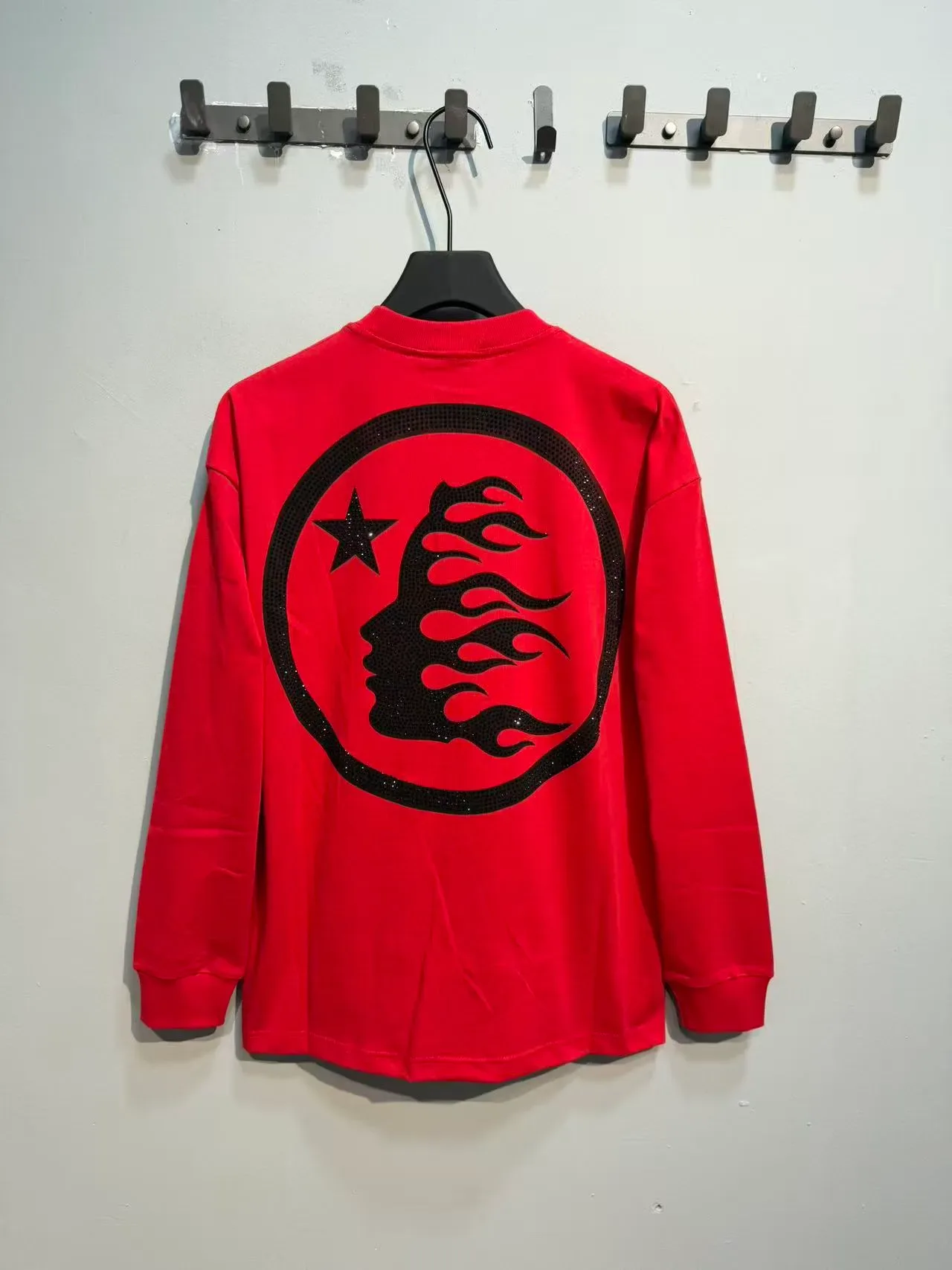 Hellstar Pull à col rond à manches longues rouge imprimé graphique 6