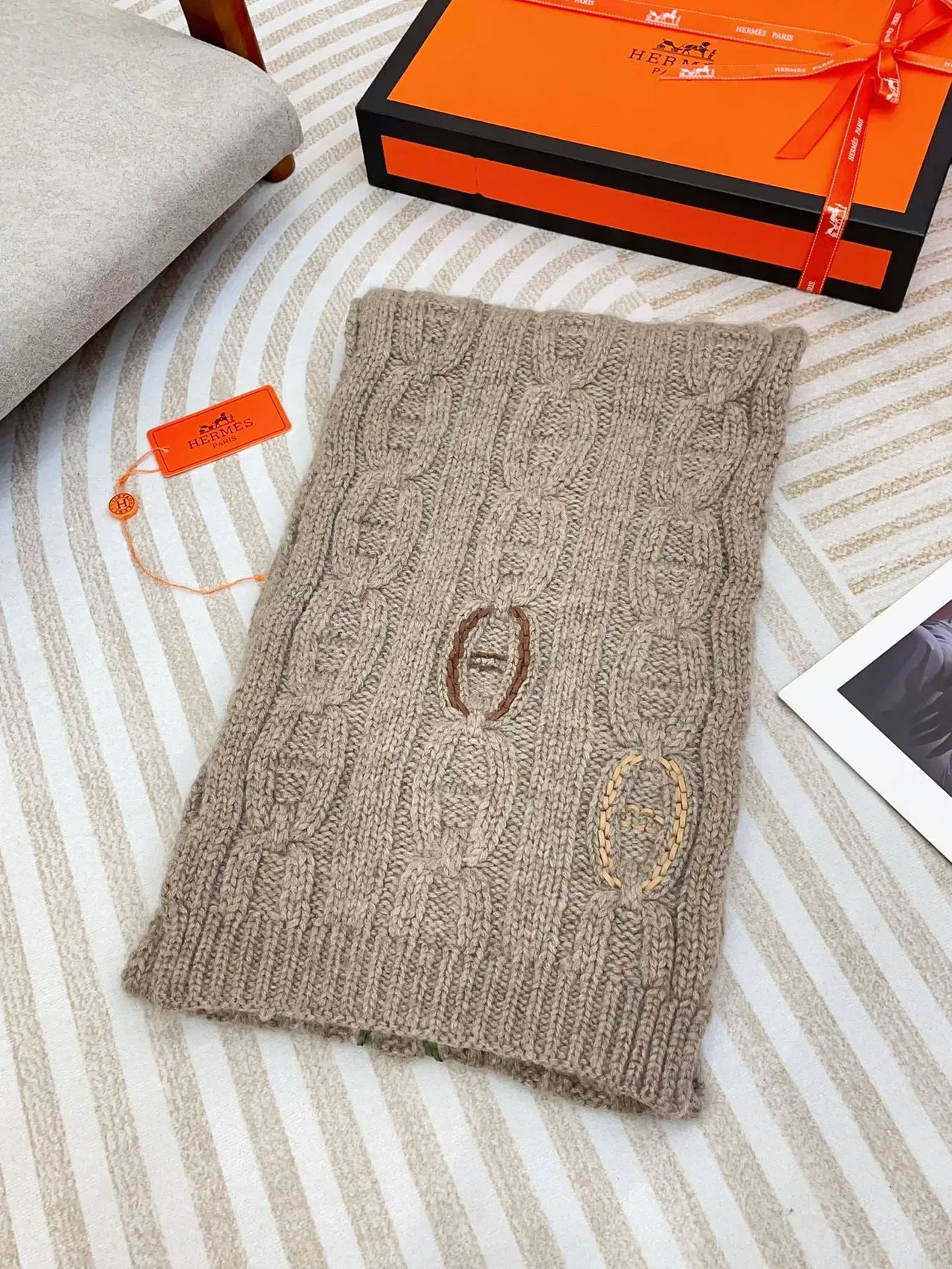 Hermès Beige Marron Tricot Cable Broderie Logo H Écharpe 5