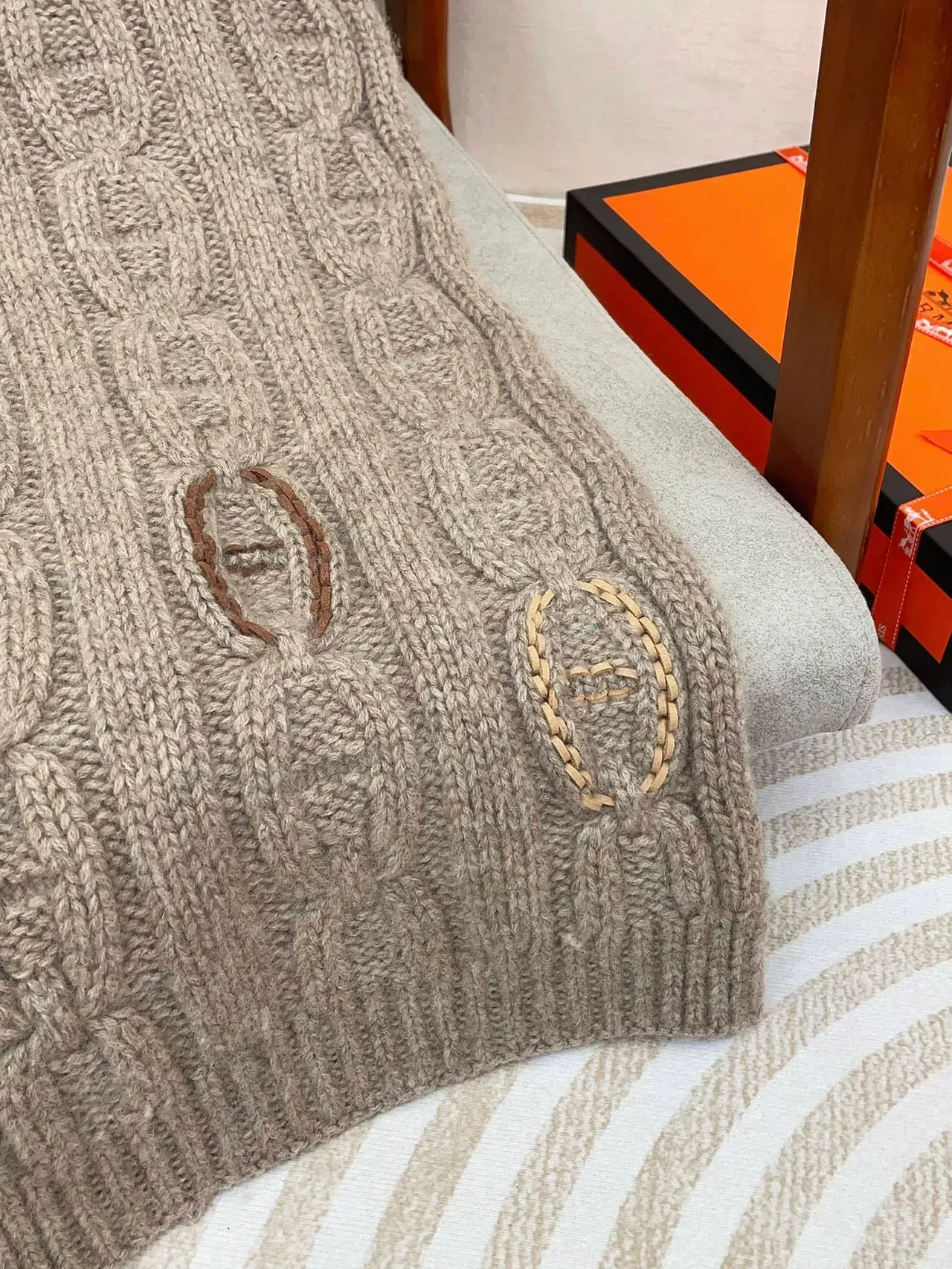 Hermès Beige Marron Tricot Cable Broderie Logo H Écharpe 8