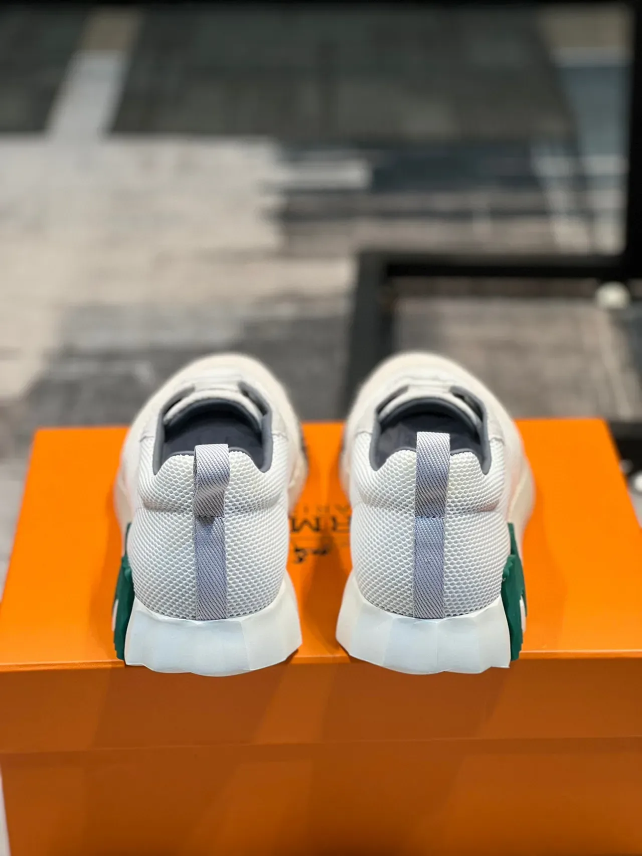 Hermès Beige Verde Malla Y Ante Superior Esculpida Con Surcos Suela Intermedia Lifestyle Sneakers 3