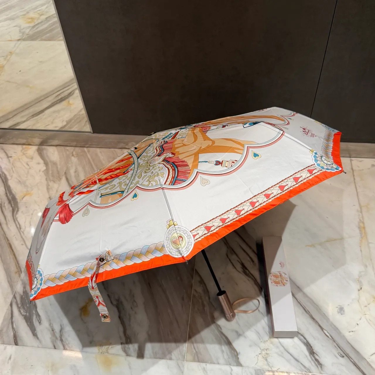 Hermès 米色橙色马术印花丝绸遮阳手袋 3