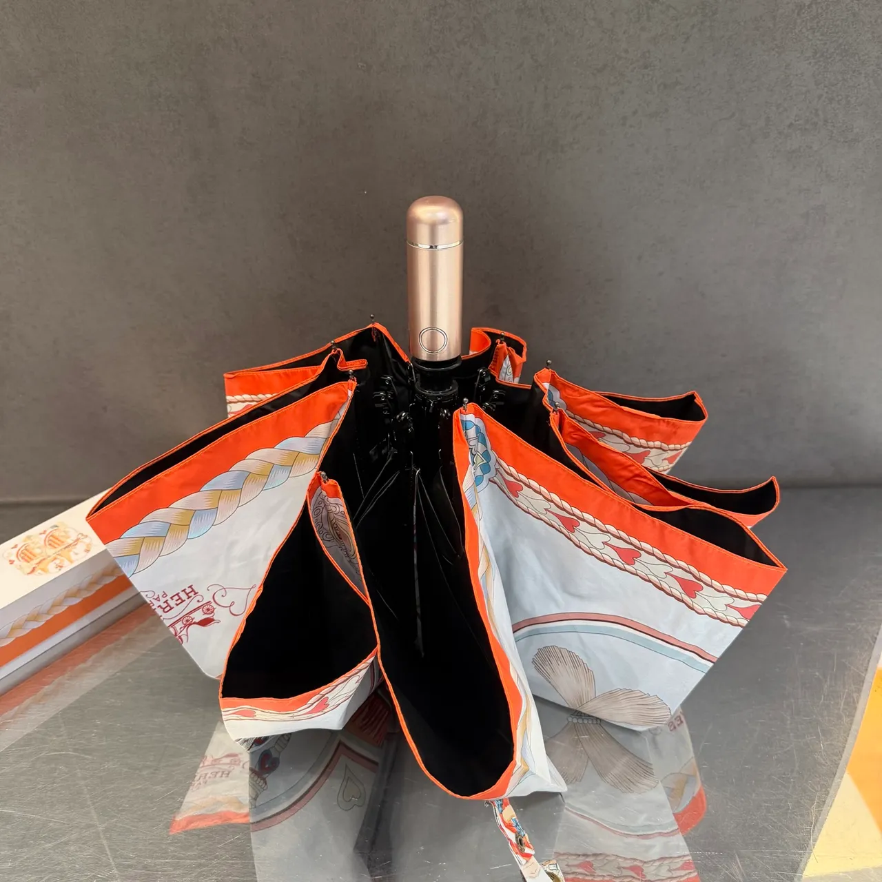 Hermès 米色橙色马术印花丝绸遮阳手袋 5