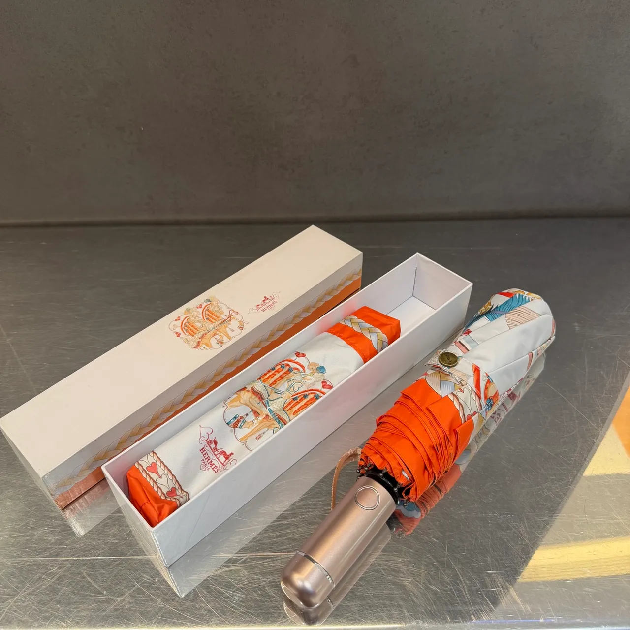 Hermès 米色橙色马术印花丝绸遮阳手袋 8