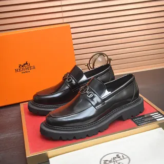 Hermès কালো পালিশযুক্ত চামড়ার হর্সবিট বাকেল লোফার