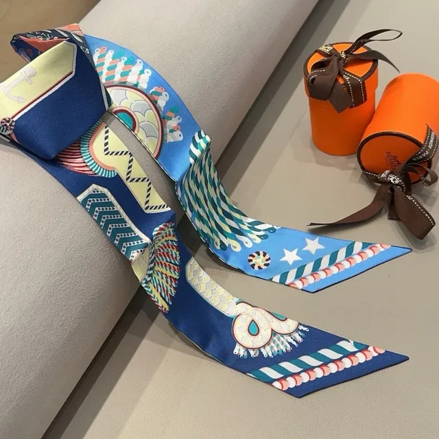 Hermès নীল-কমলা প্রিন্টেড নৌ-অনুপ্রাণিত মোটিফ সিল্ক স্কার্ফ 5