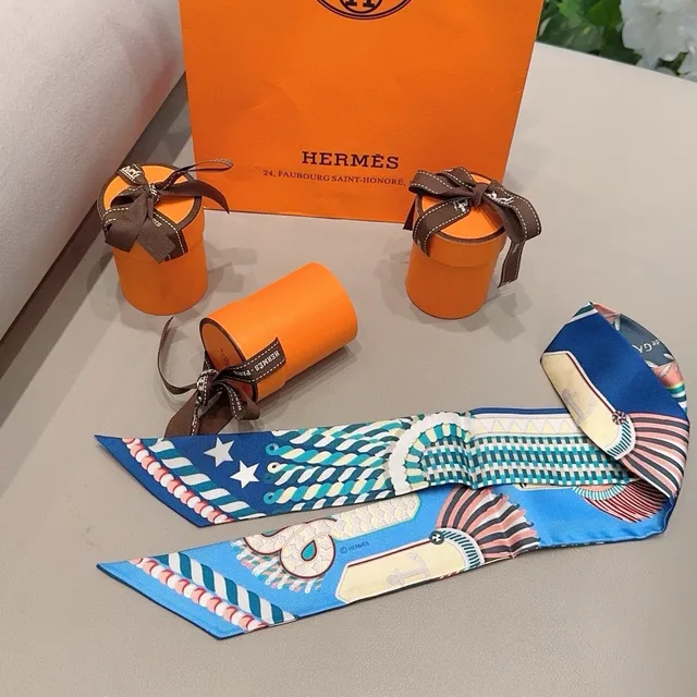 Hermès নীল-কমলা প্রিন্টেড নৌ-অনুপ্রাণিত মোটিফ সিল্ক স্কার্ফ 7