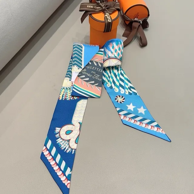 Hermès নীল-কমলা প্রিন্টেড নৌ-অনুপ্রাণিত মোটিফ সিল্ক স্কার্ফ 9