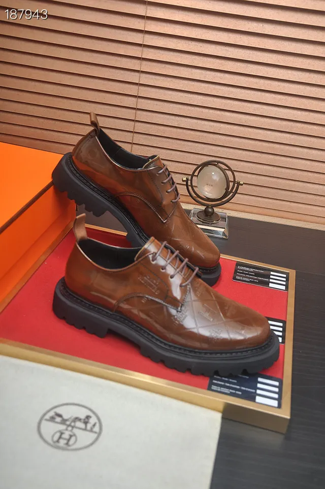 Hermès বাদামি কালো পলিশ্ড লেদার ডায়মন্ড-কুইল্টেড এমবসিং অক্সফোর্ড জুতো 8