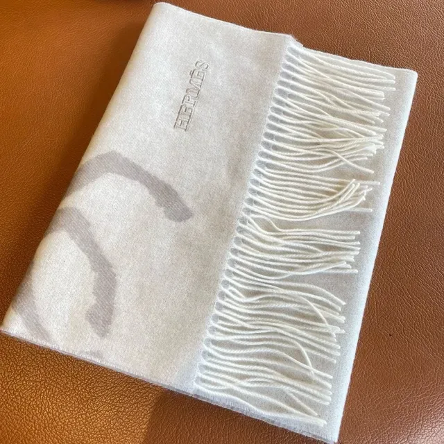 Hermès Calèche Motif 象牙灰色羊绒围巾 5