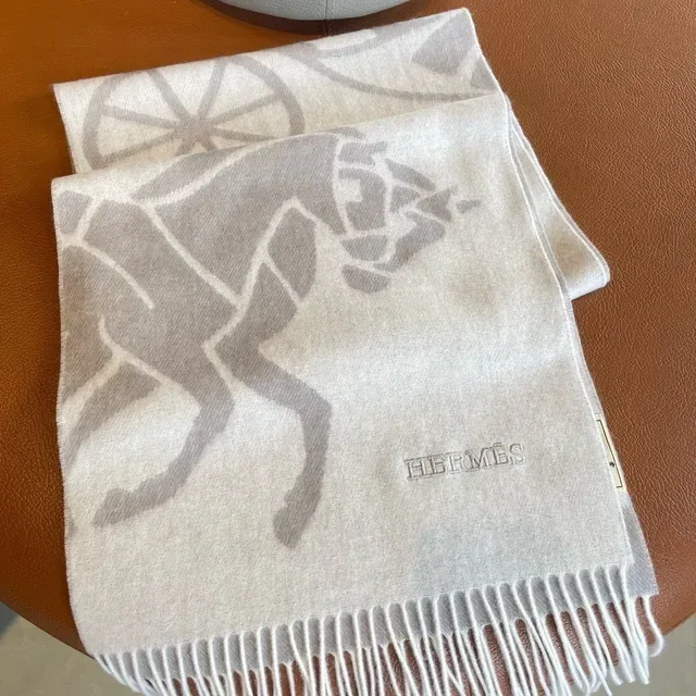 Hermès Calèche Motif 象牙灰色羊绒围巾 6