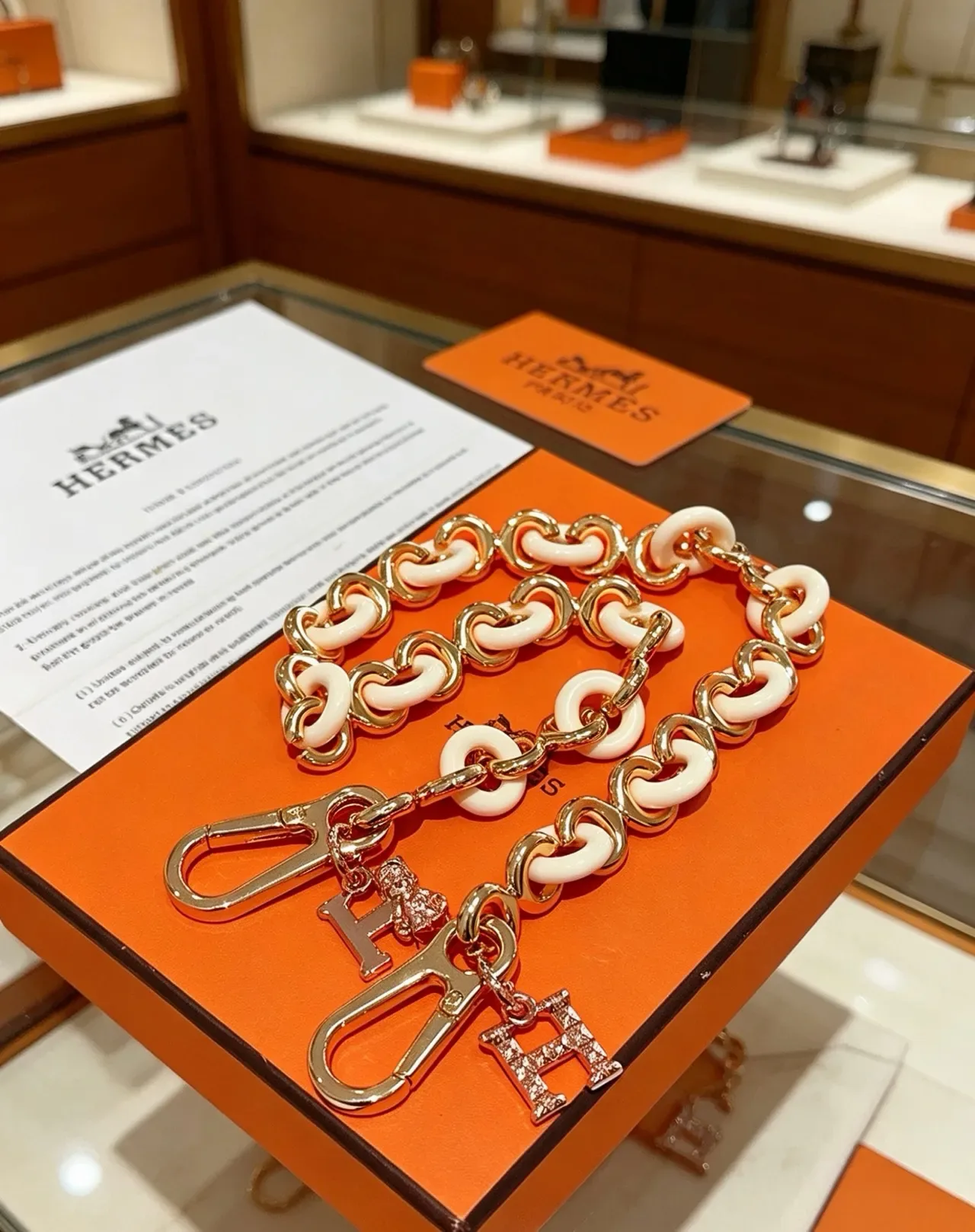 Hermès Chaine d'Ancre Bracelet Beige Gold Chaîne Résine-Métal Charms Cristal Pavé 'H' 3