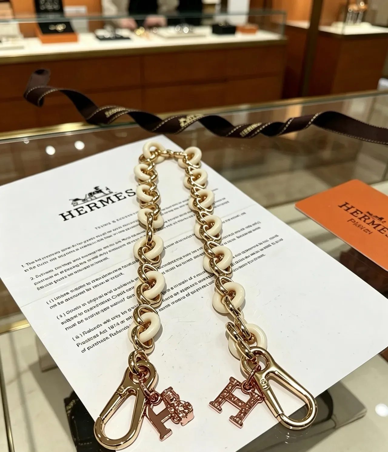 Hermès Chaine d'Ancre Bracelet Beige Gold Chaîne Résine-Métal Charms Cristal Pavé 'H' 5