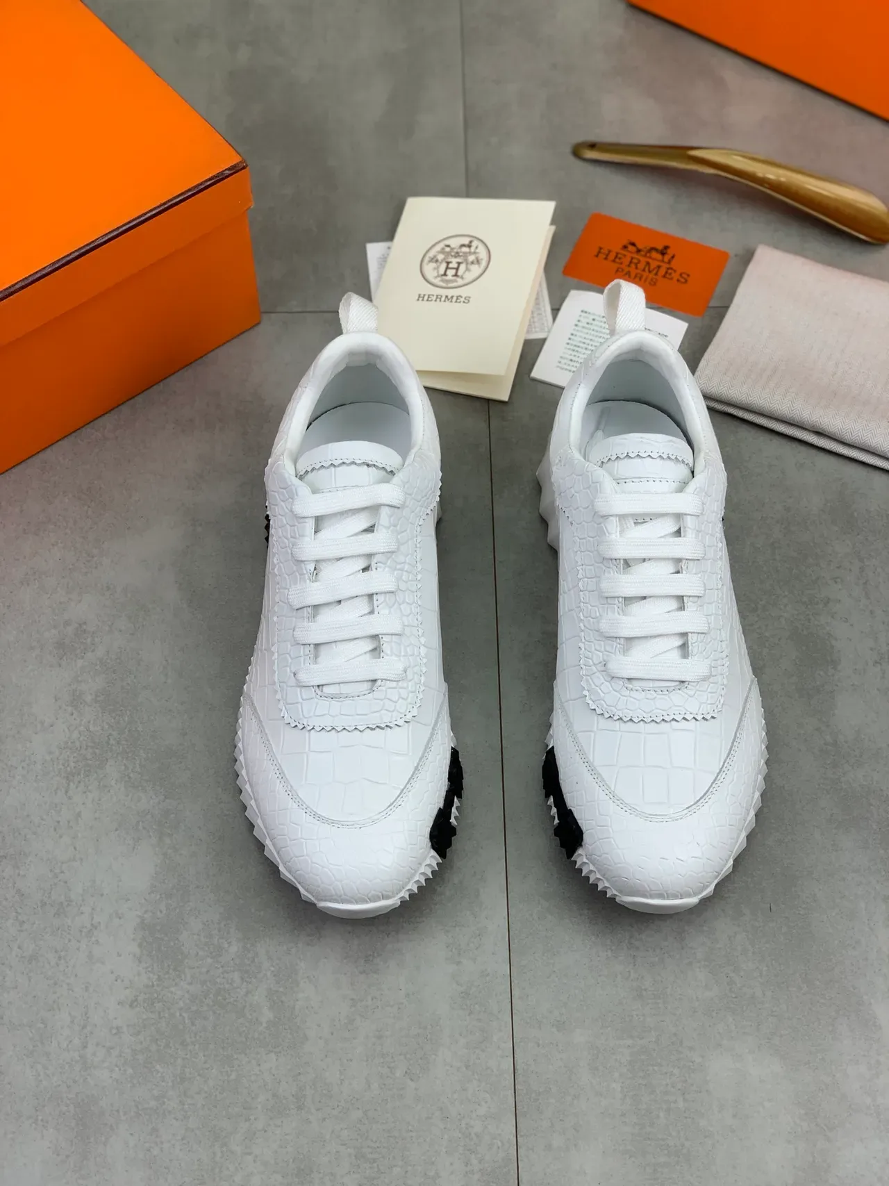 Hermès Sneaker Lifestyle Blanco Croc-Embossed 4