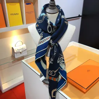 Hermès Motif Équestre Écharpe de Soie Marine