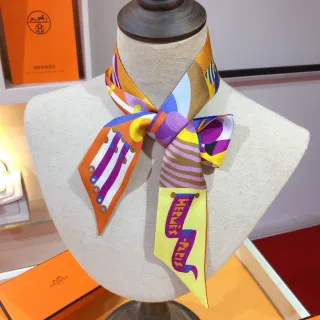 Hermès बहुरंगीन ज्यामितीय प्रिंट रेशम दुपट्टा