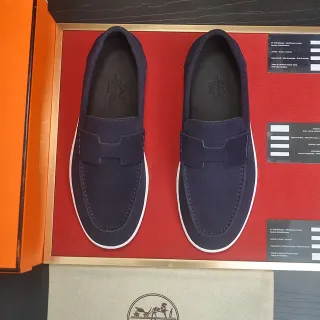 Hermès नेवी व्हाइट सुड एच-आकार की पट्टी लोफर