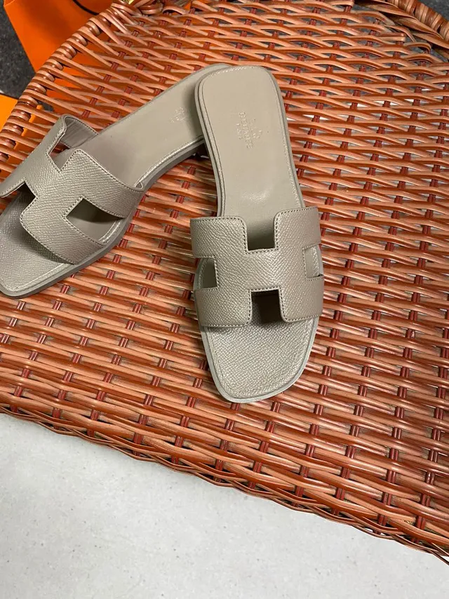 Hermès Oran Beige H-Shaped Strap pantuflas de couro texturizado 2