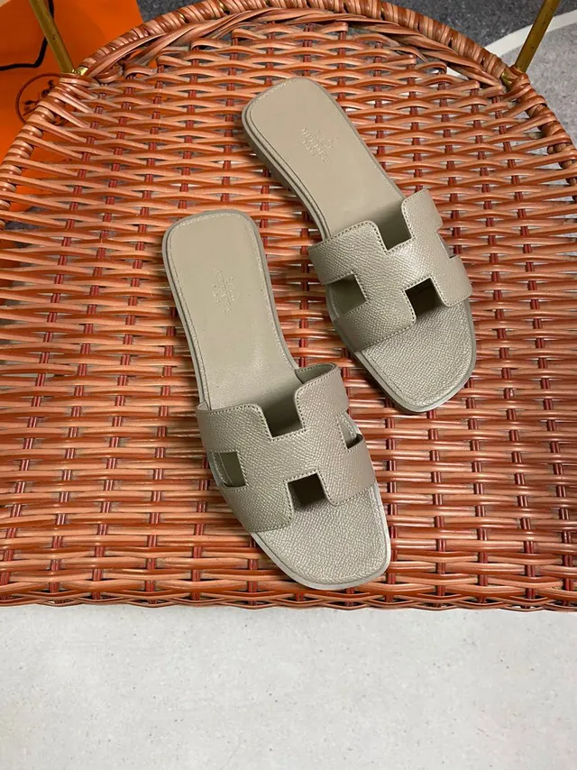 Hermès Oran Beige H-Shaped Strap pantuflas de couro texturizado 3