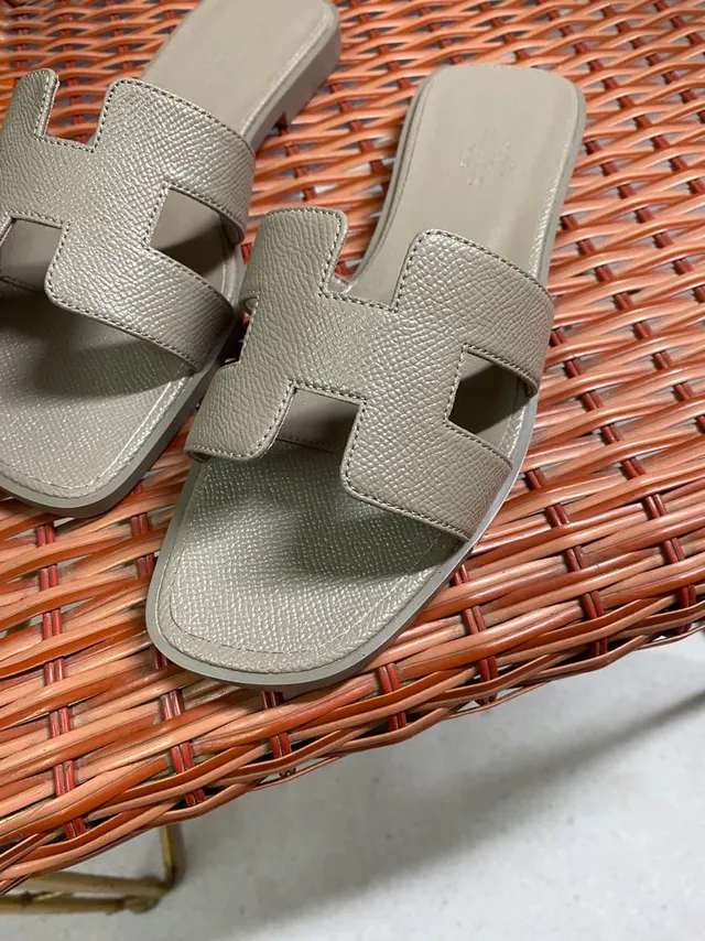 Hermès Oran Beige H-Shaped Strap pantuflas de couro texturizado 4