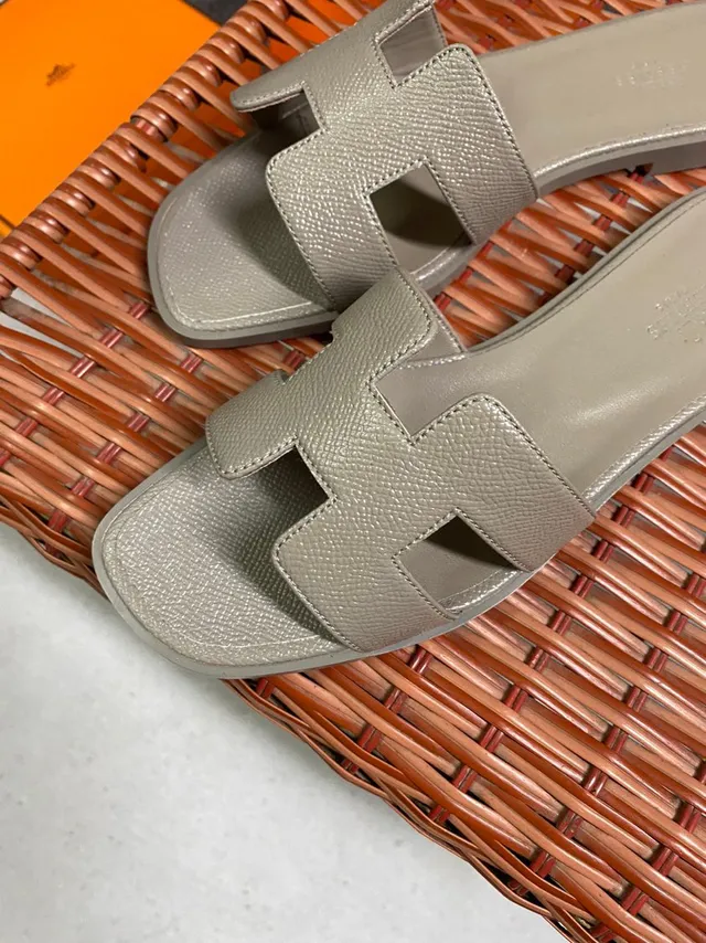 Hermès Oran Beige H-Shaped Strap pantuflas de couro texturizado 5