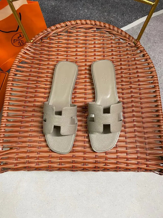 Hermès Oran Beige H-Shaped Strap pantuflas de couro texturizado 6