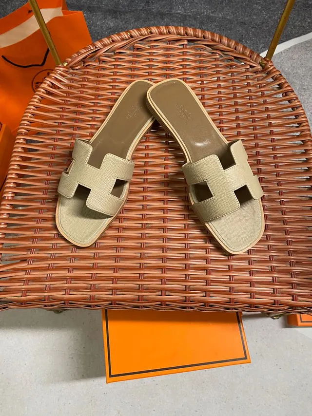 Hermès Oran Beige Cuir à texture granuleuse Sandales Plates 3