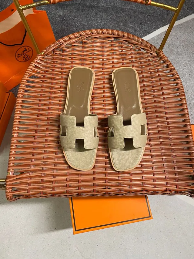Hermès Oran Beige Cuir à texture granuleuse Sandales Plates 5