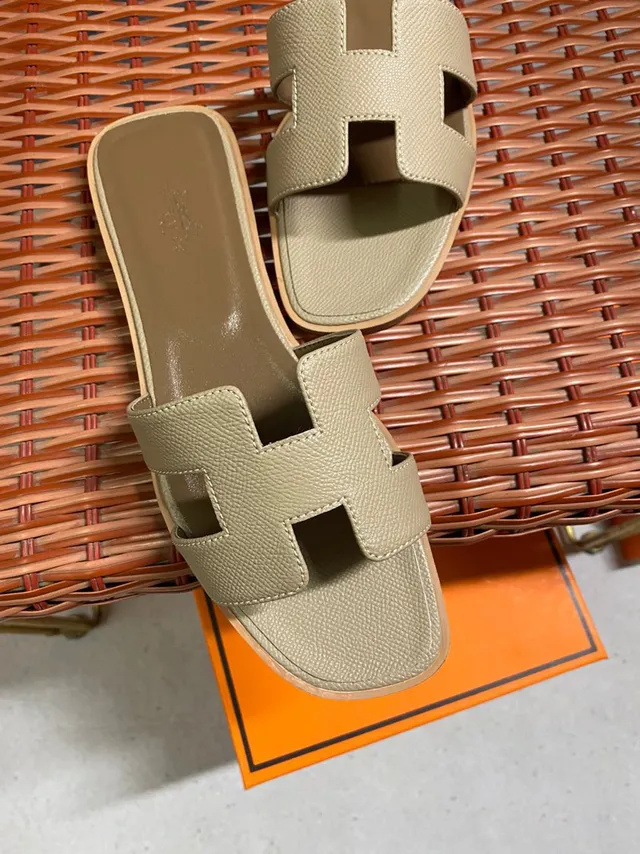 Hermès Oran Beige Cuir à texture granuleuse Sandales Plates 6