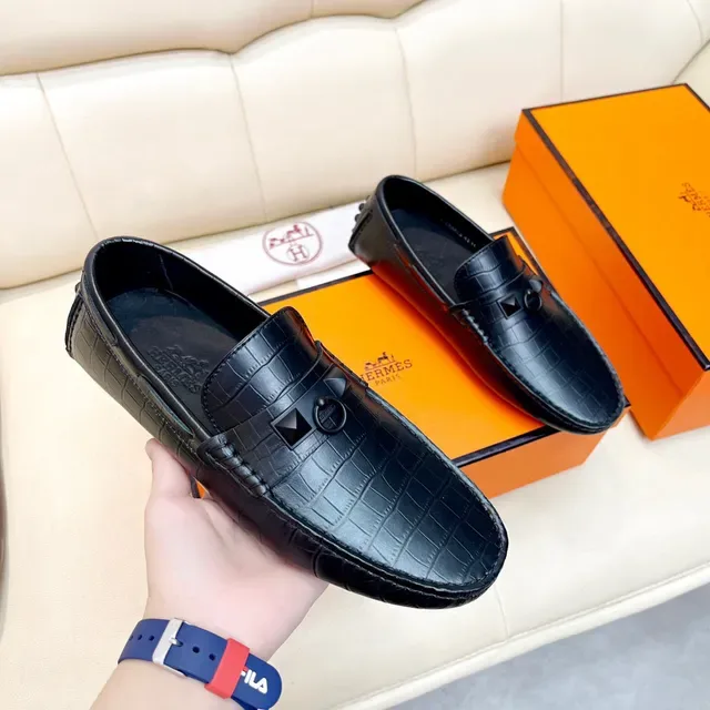 Hermès Oran Black Croc-Embossed Leather Loafers 8