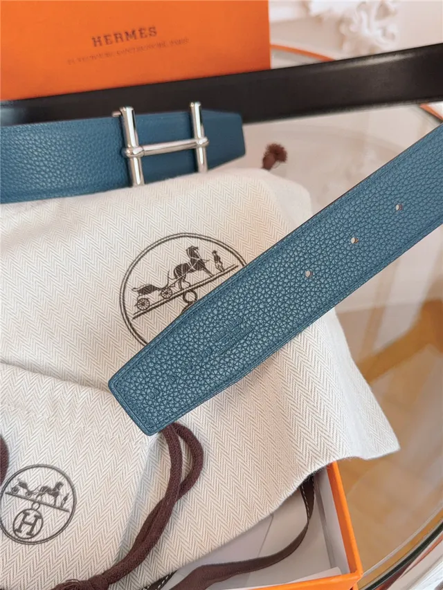 Hermès Oran Cinturón de Cuero Azul y Oro Hebilla T-Bar Pebblada 12