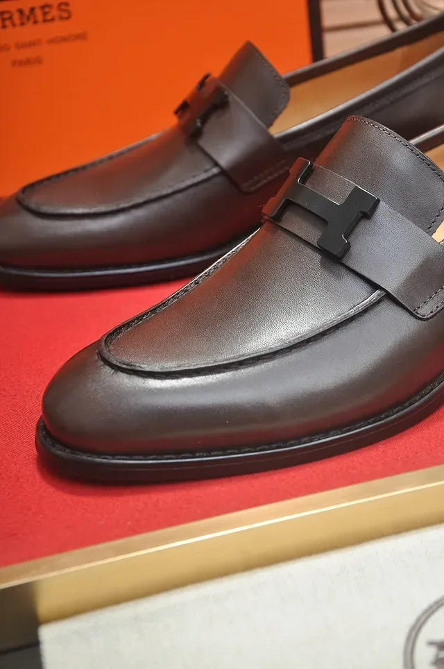 Hermès Oran Mocassins de Couro Marrom Escuro com Fivela H 2