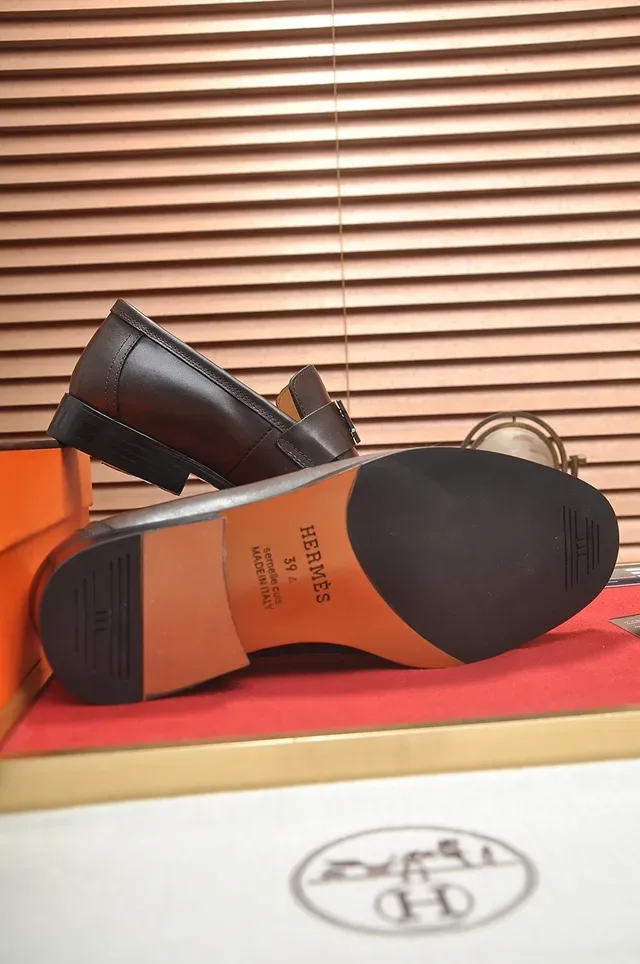 Hermès Oran Mocassins de Couro Marrom Escuro com Fivela H 3