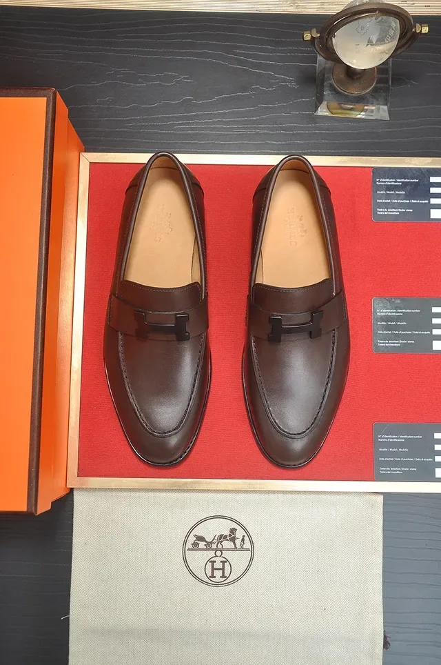 Hermès Oran Mocassins de Couro Marrom Escuro com Fivela H 5