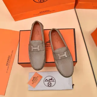 Hermès Oran 灰色粒面皮革 H 扣 乐福鞋