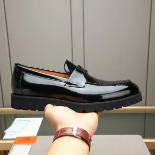 Hermès Oran 黑色漆皮一脚蹬乐福鞋