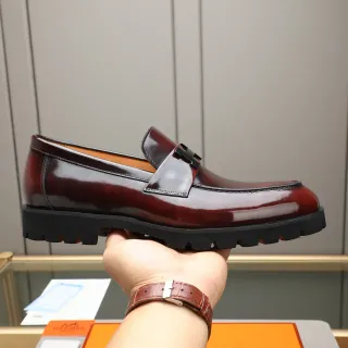 Hermès Oran Loafer لون بورجوندي جلد لامع ارتداء سلايب أون لوفر