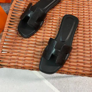 Hermès Oran Sandálias de Couro Preto com Tirante H Perfurado