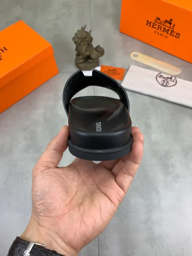 Hermès Oran Slide Sandales Cuir Verni Noir 3
